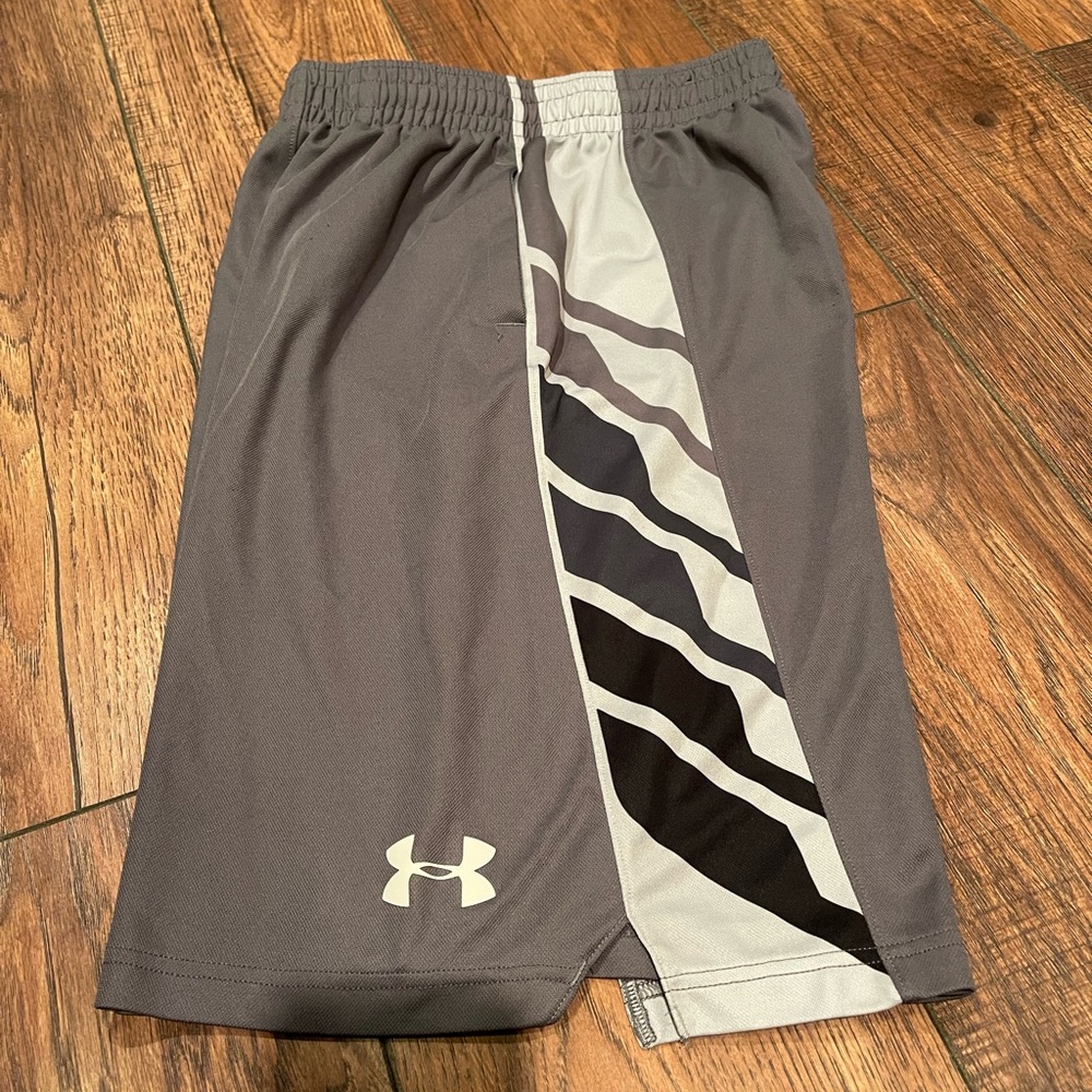 Under armour shorts size small